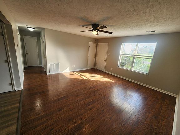 4th image of 540 Hickory Rd