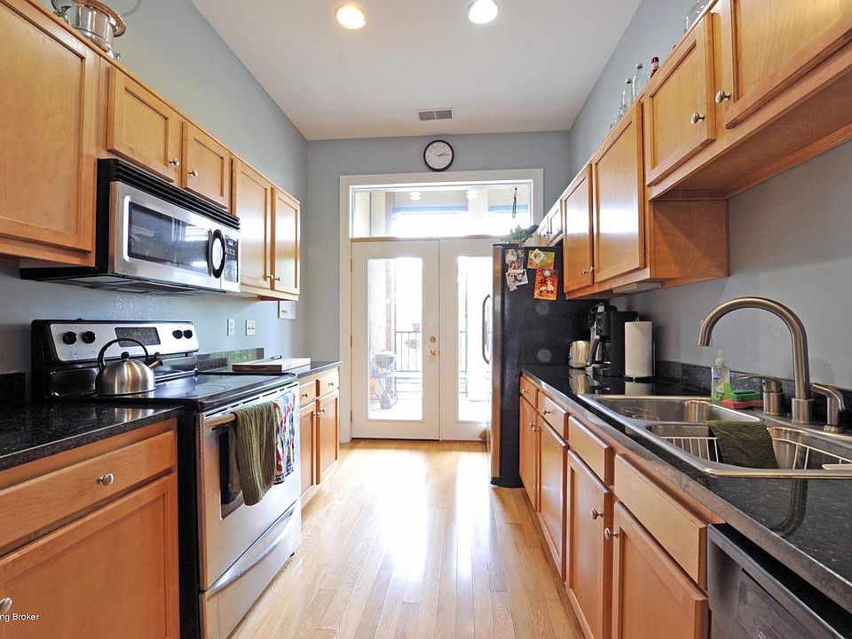 1st image of 900 S 5th St Unit 101