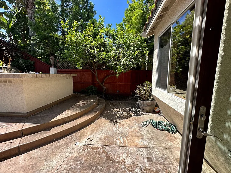 2941 Avenida Castana — Photo 24