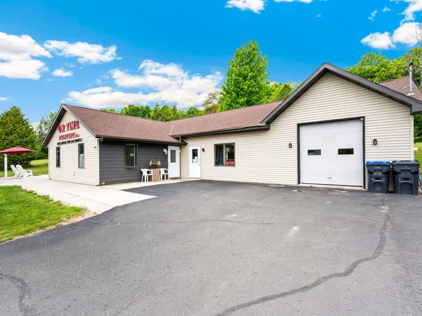 10471 Country Ln, Sister Bay, WI 54234