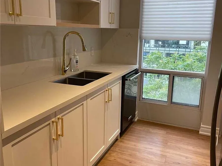 85 Bloor St E #610 — Photo 2
