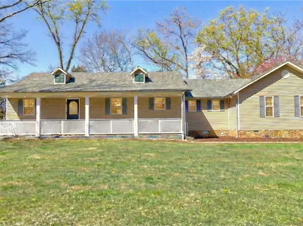 11745 Arabian Dr, Rogers, AR 72756