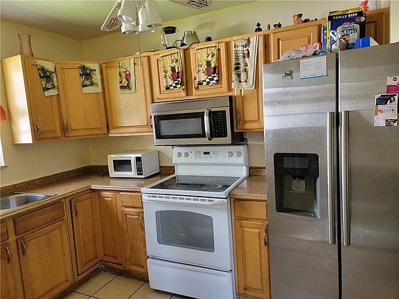 5th image of 130 SE Serenata Court