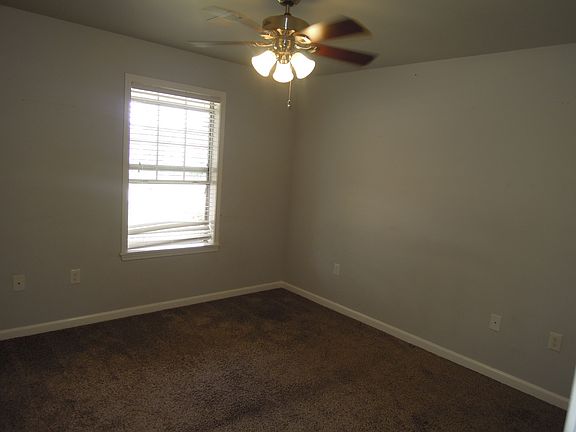 5th image of 22 White Oak Cir