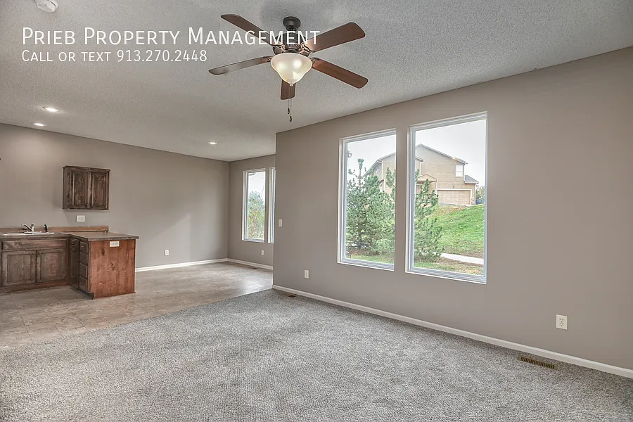 Building Photo - 2172 W Forest Dr