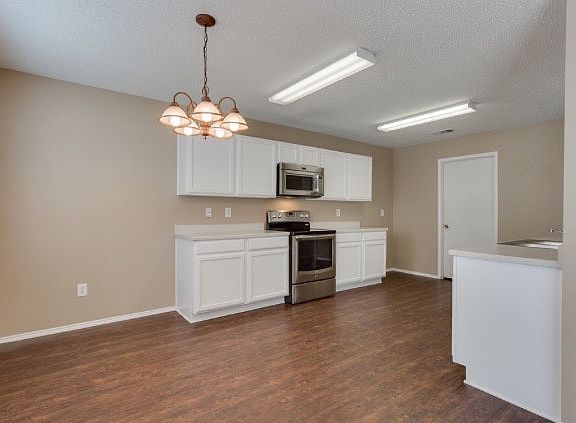 2nd image of 5349 Emmeryville Ln