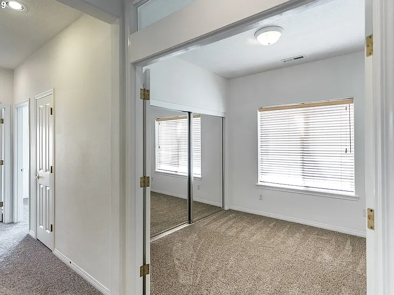 1435 NE Setting Sun Dr — Photo 23