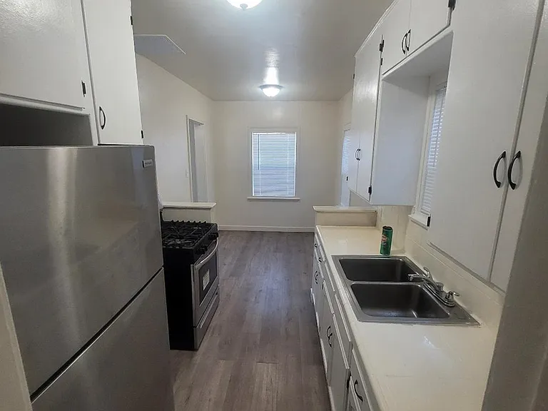 1050 W 84th Pl — Photo 5