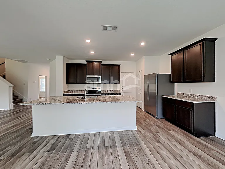 1138 Treeta Trl — Photo 3