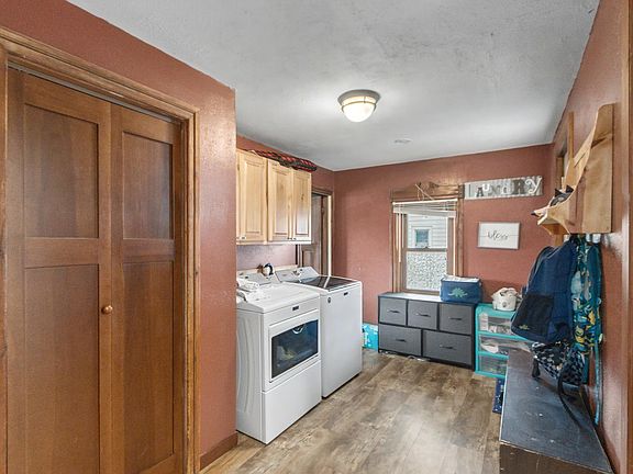 4th image of 321 E Marion St