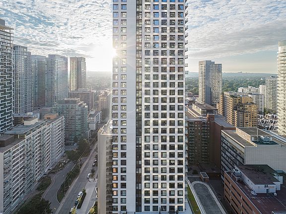 2nd image of 101 Roehampton Ave #1237102