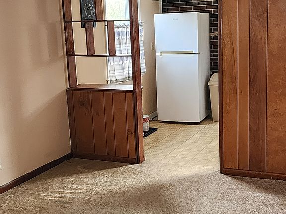 5th image of 115 Ellen Dr #1