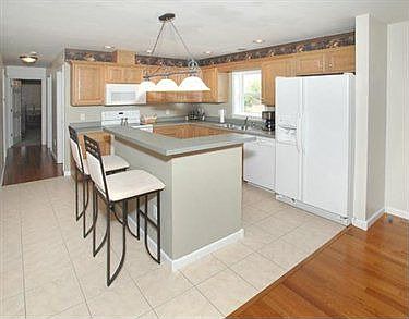 2nd image of 9037 Poplar St
