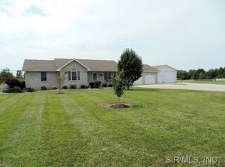 32 Alice Dr, Highland, IL