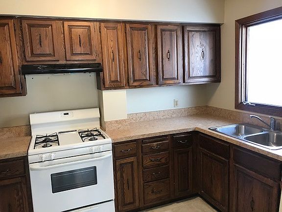 3rd image of 10631 Kumquat St NW
