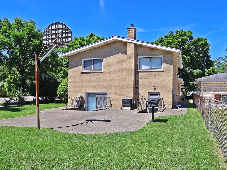 2nd image of 8801 Lowell Ter