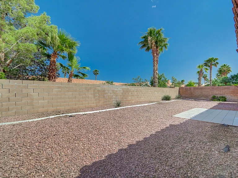 3120 Siena Cir — Photo 46