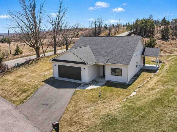 705 Maple Creek Blvd, Petoskey, MI 49770