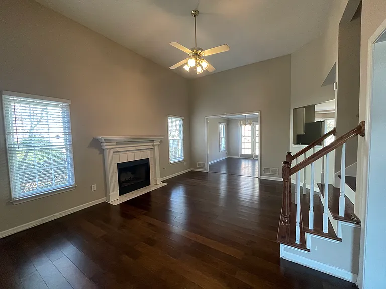 588 Parliament St — Photo 3