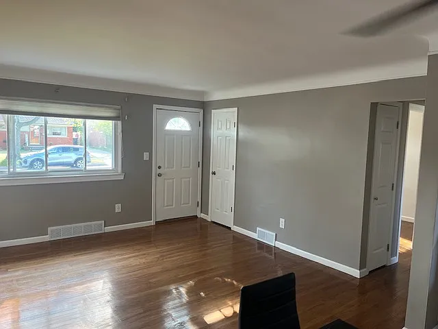 25375 Collingwood St — Photo 5