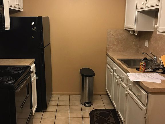 4th image of 22877 Grove St #60