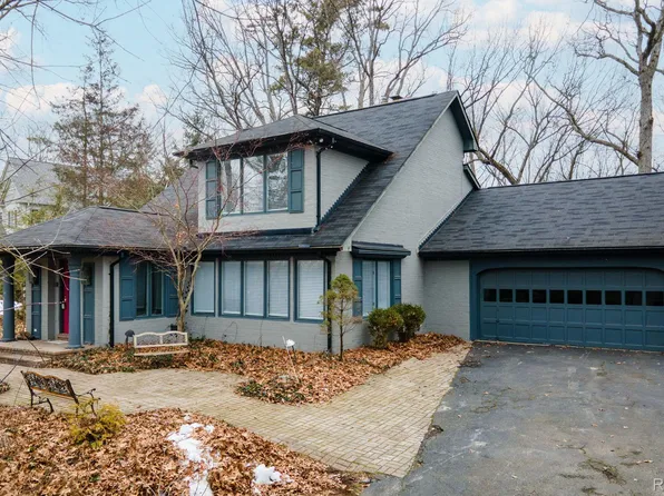 3280 Cairncross Dr, Oakland, MI 48363