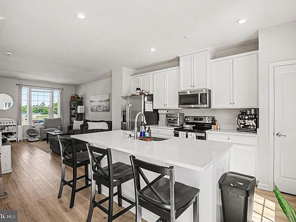 4th image of 282 Doctor Andrews Way