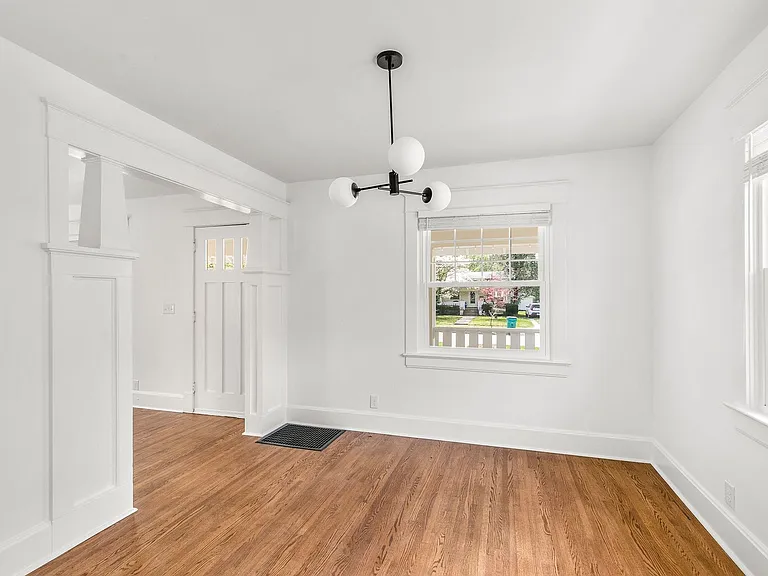 617 E Delmar St — Photo 17