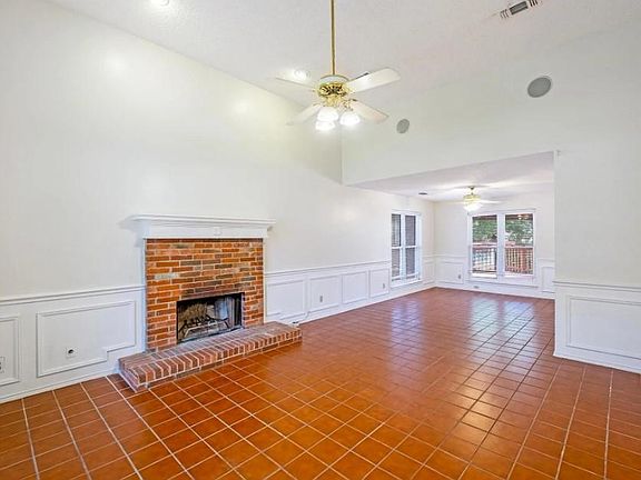 5th image of 1057 Acorn Ln
