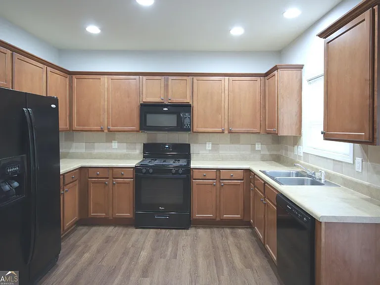 442 Crestmont Ln — Photo 6