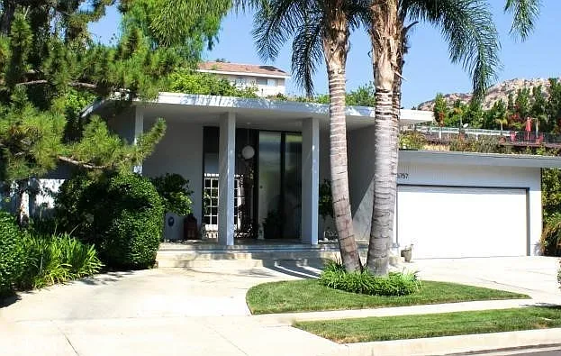 6757 Daryn Dr — Photo 25