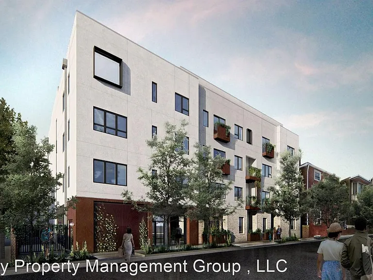 906 Trinity St — Photo 1