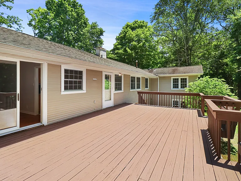 182 Weaver St — Photo 7