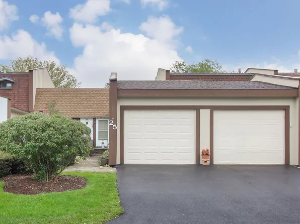 25 Deercrest Sq, Indian Head Park, IL 60525
