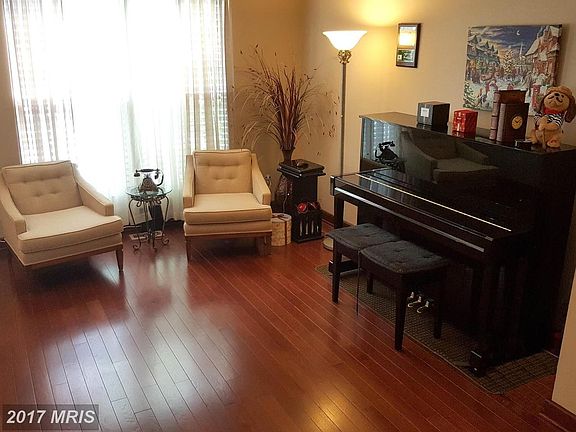 Big Living Room with Hardwood through out