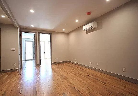 2nd image of 1142 De Kalb Ave #2B