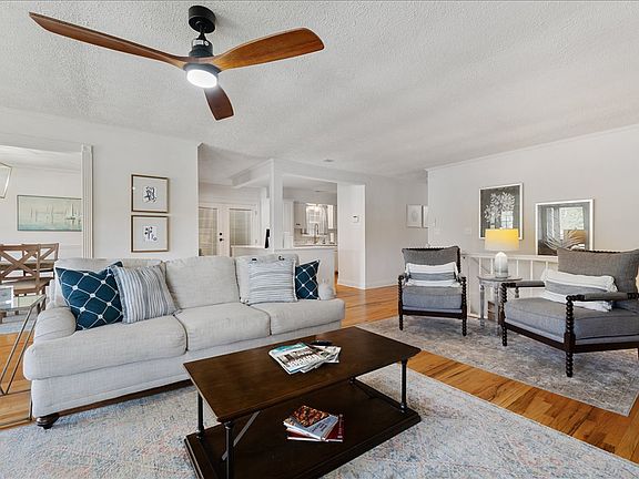 4th image of 3700 Lindsey Ln