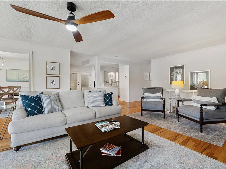 3700 Lindsey Ln — Photo 4
