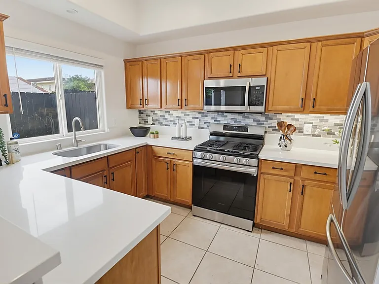 1774 Elm Ave — Photo 18