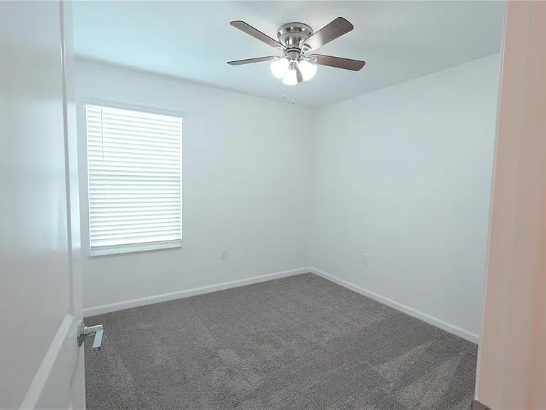 1821 Heart Lake Dr — Photo 32
