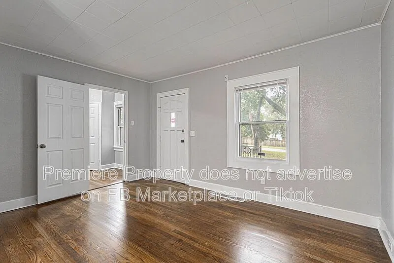 2 bed, 1.0 bath, 1092 sqft, $1,250 — Photo 2