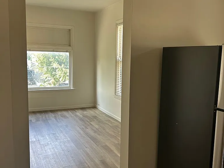 2420 Kenilworth Ave — Photo 8