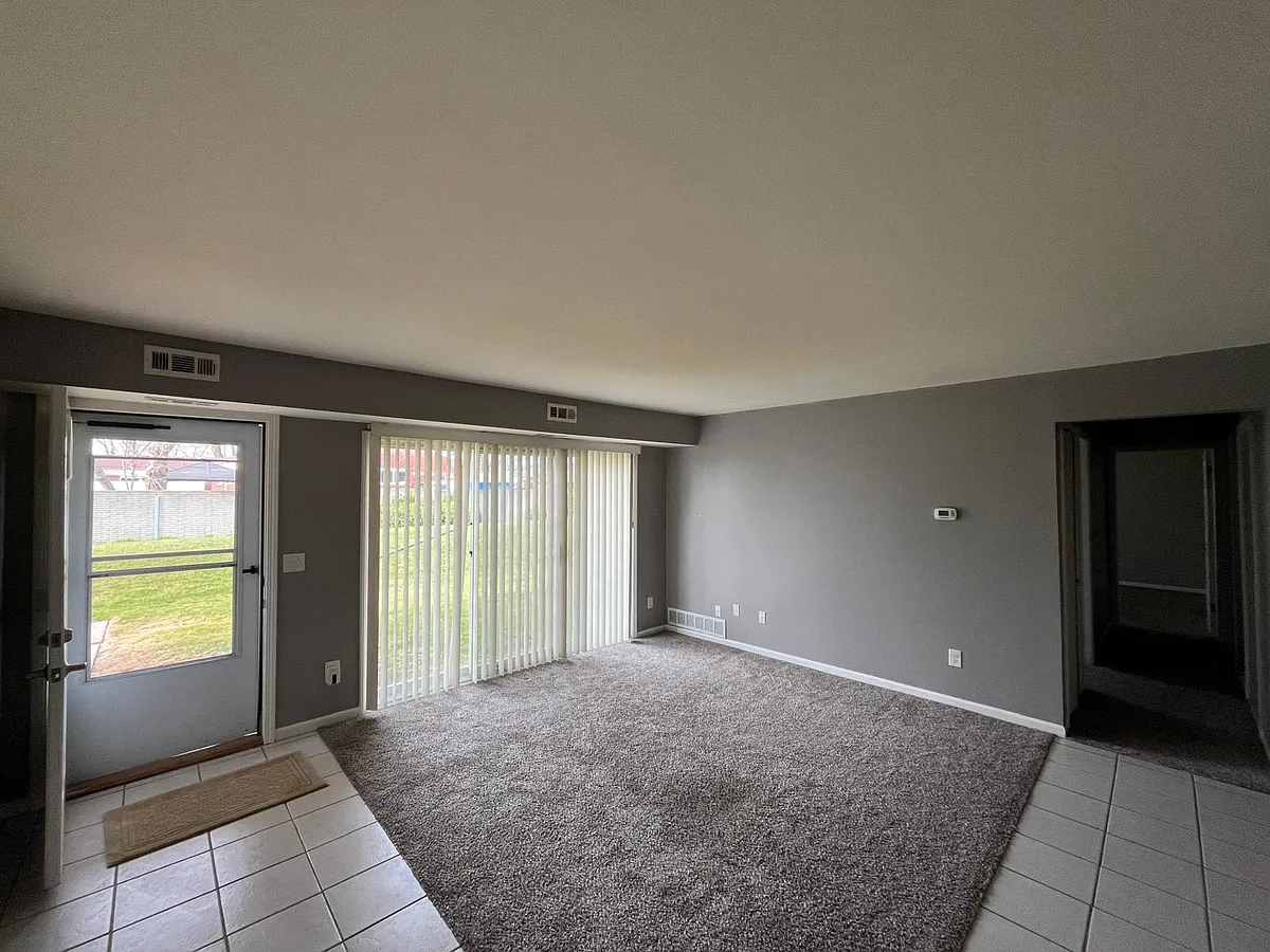 Building Photo - 305 Sunset Ln