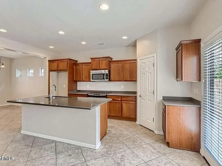 2039 W Kathleen Rd — Photo 10