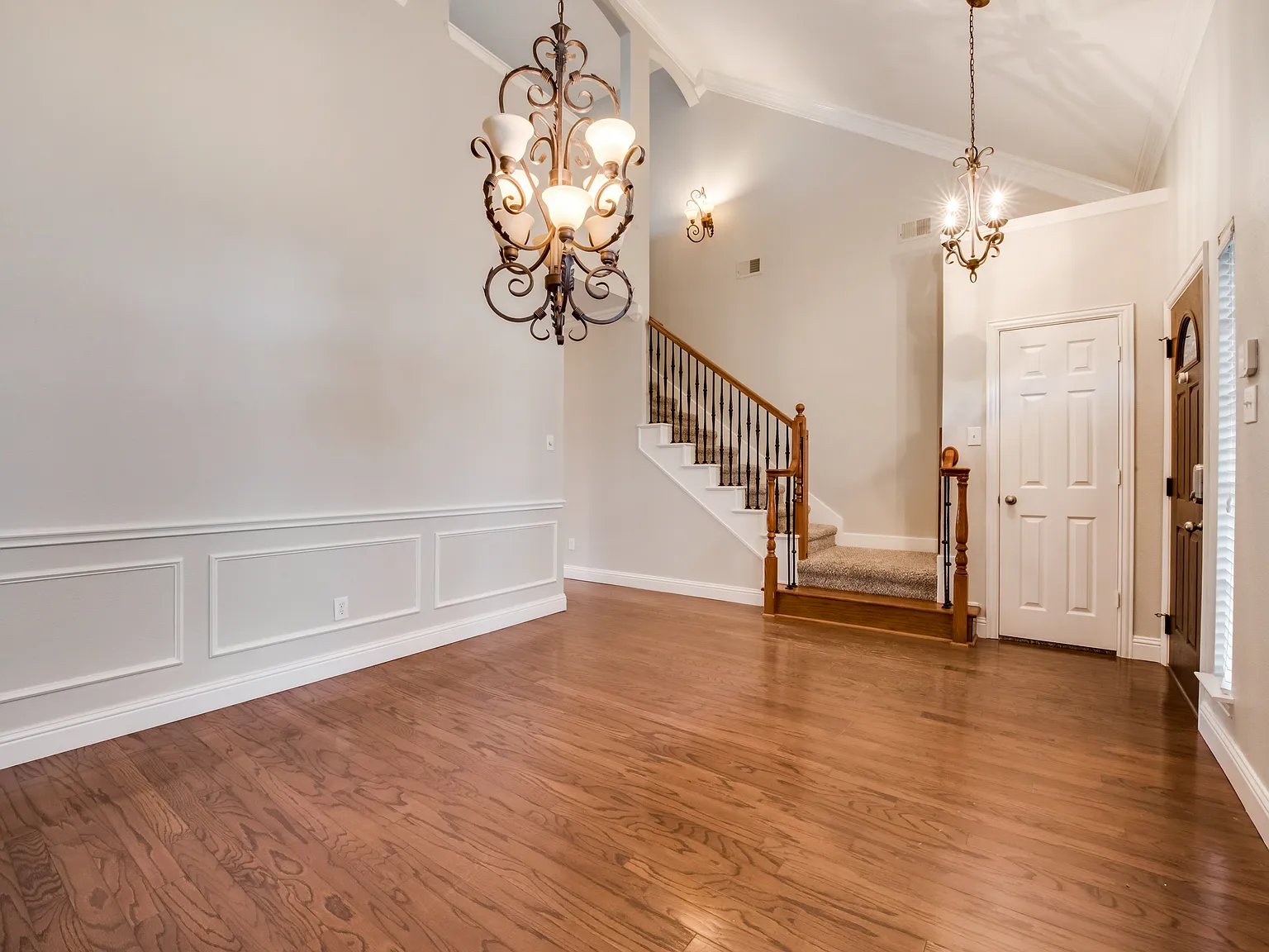 4 bed, 2672 sqft, $3,250 — Photo 2