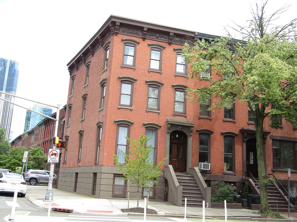 1st image of 254 Grove St APT 3