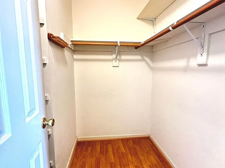 8 Scarborough Ct — Photo 12