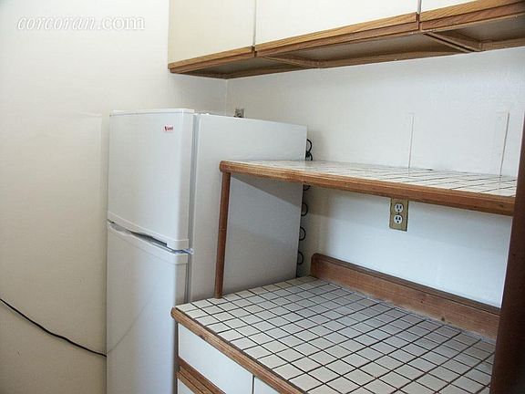 4th image of 26 W 97th St APT 5B