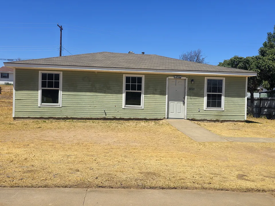 2821 Oak Dr