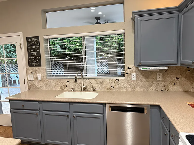 1850 W Desert Ln — Photo 9